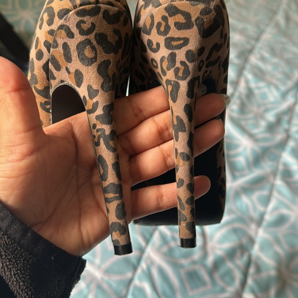 Cheetah high heels, size 6 - Picture 5 of 5